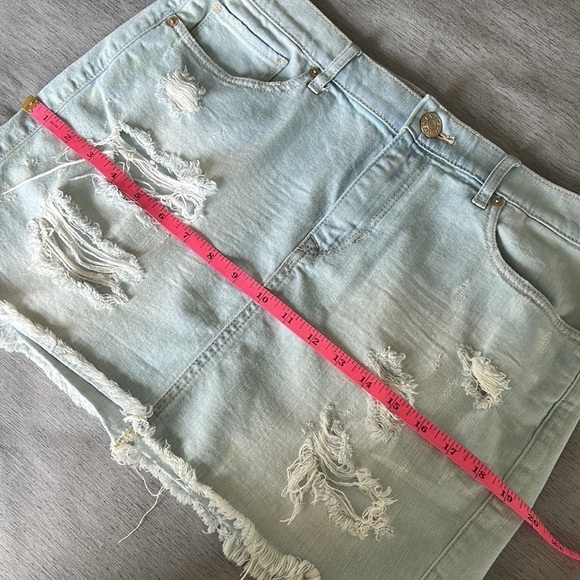 Express Distressed Denim Jeans Mini Skirt Size 8 light wash blue color - Picture 11 of 12
